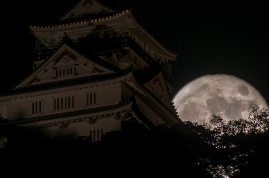 Sixteen-day-old moon ③