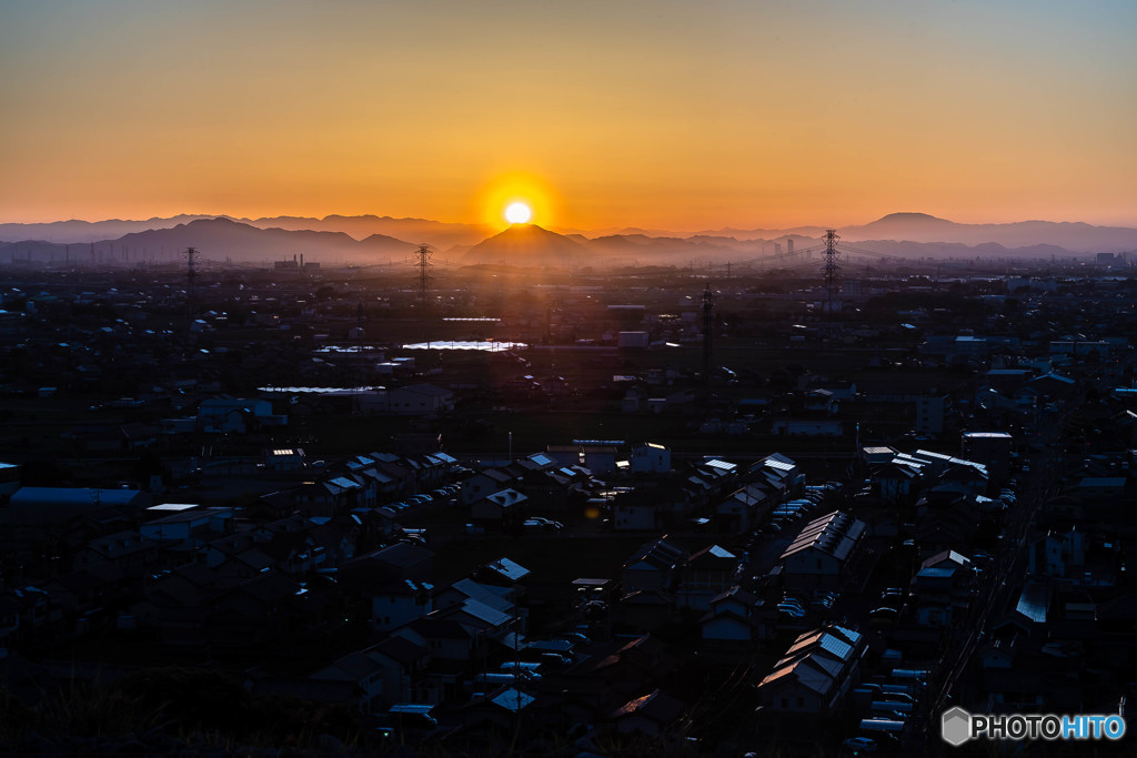 岐阜城に昇る太陽
