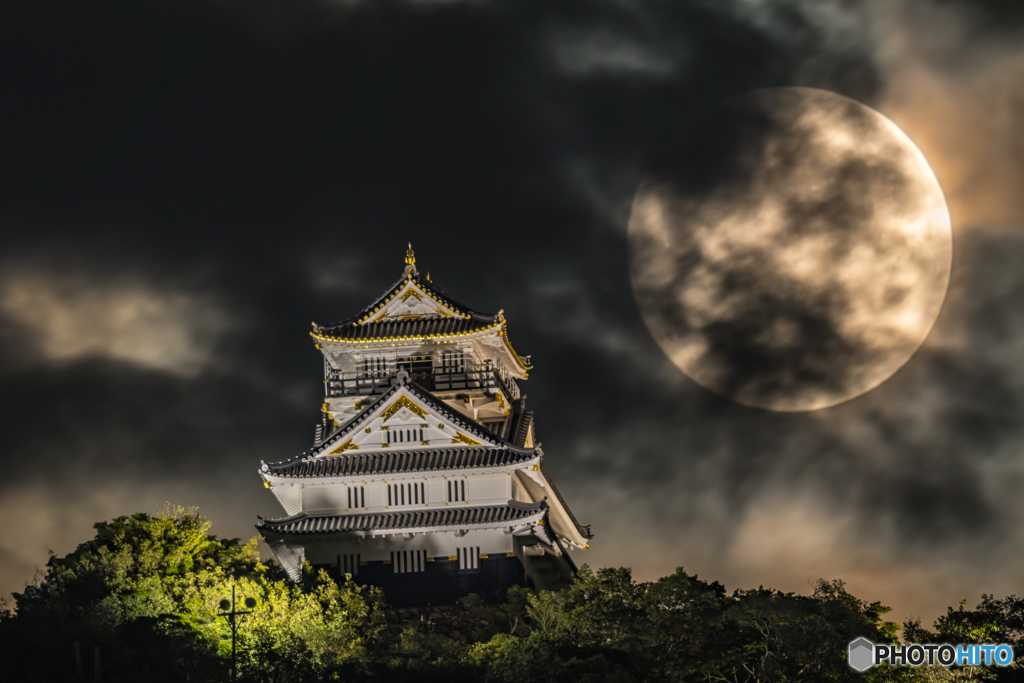きょうの月と城④