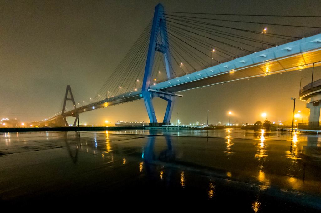 雨の名港東大橋②