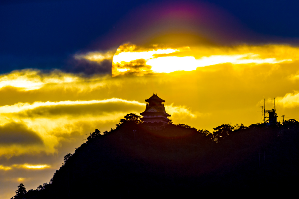 朝日とお城