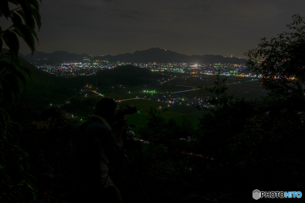 2015/08/26岐阜市城ヶ峰で夜景を撮る男