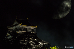 月と城