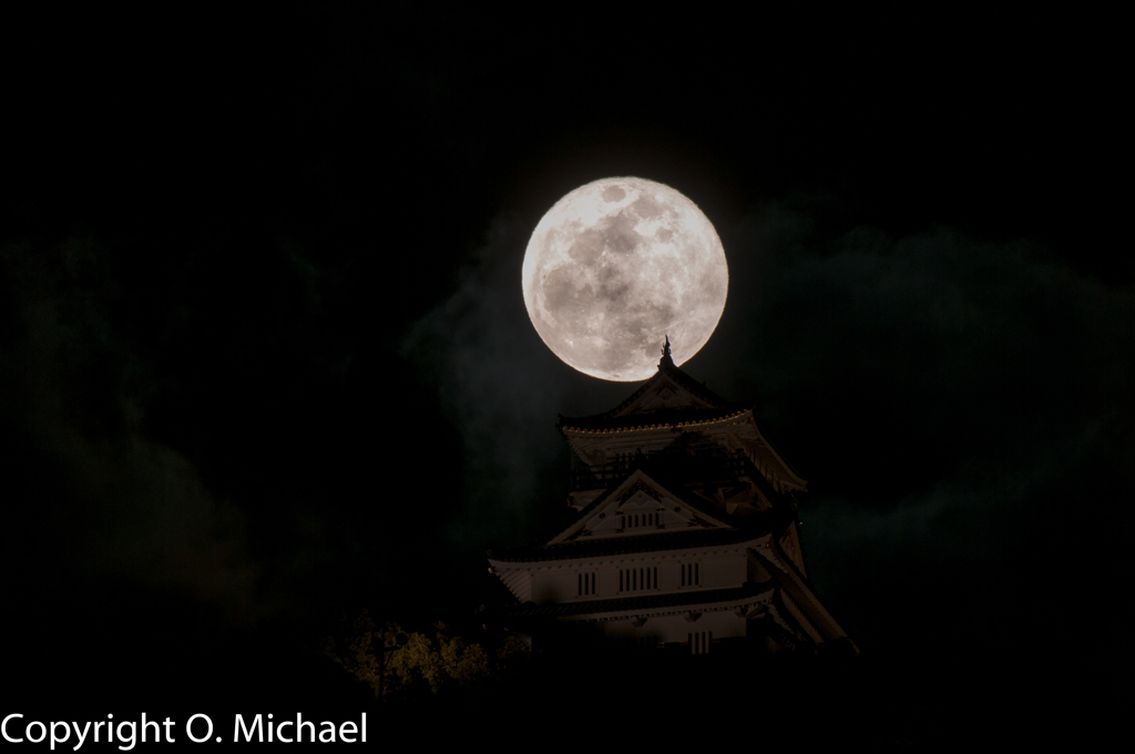 満月の夜の岐阜城