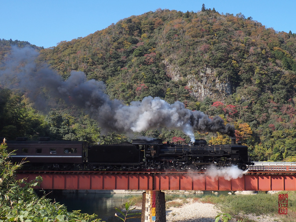 紅葉と鉄橋