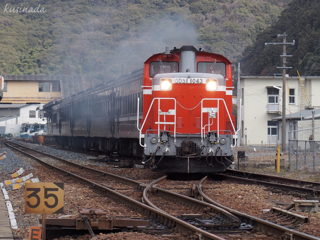 赤乃機関車