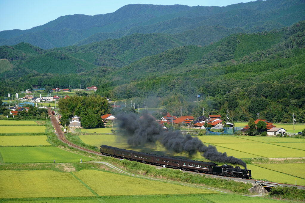 田園にたなびく煙