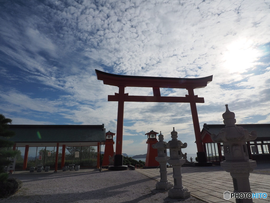 鳥居と空