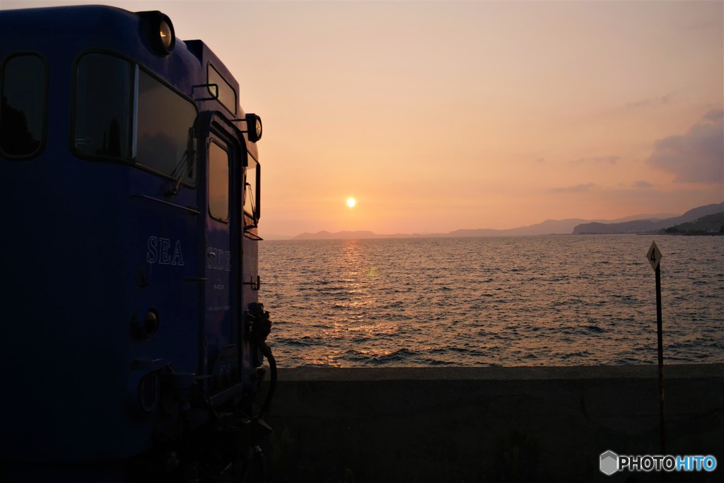 夕陽と列車