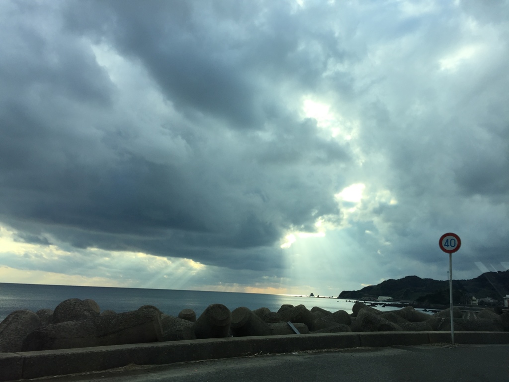 空から降り注ぐ光