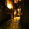 雨の裏路地