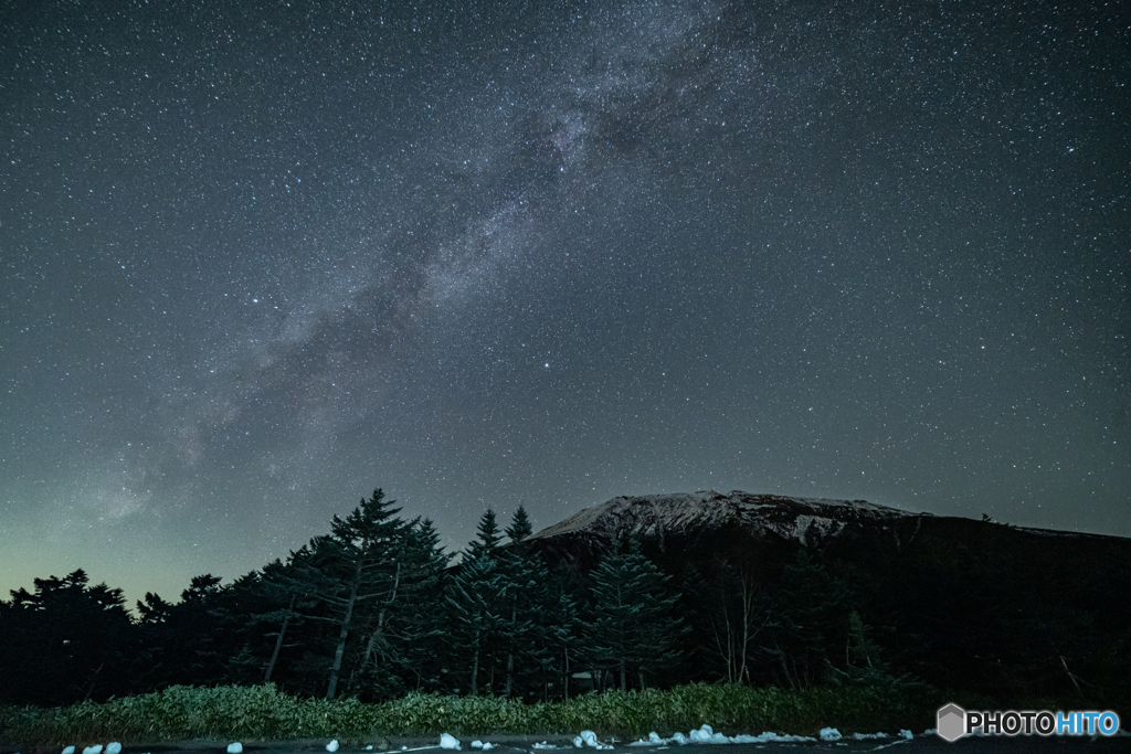 雪山と星空