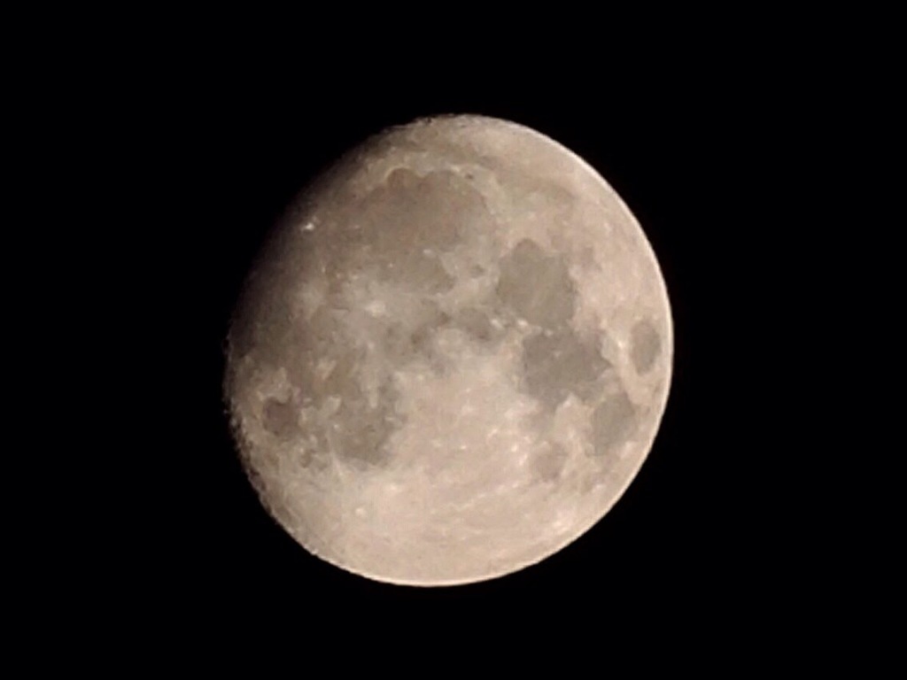 月を撮影