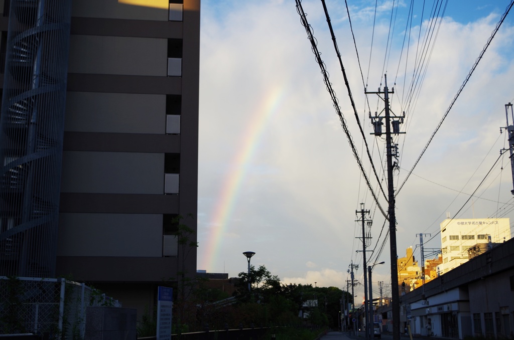 朝焼けと虹