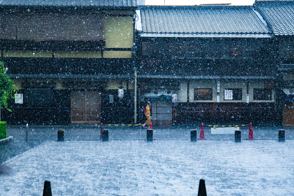 雨の祇園