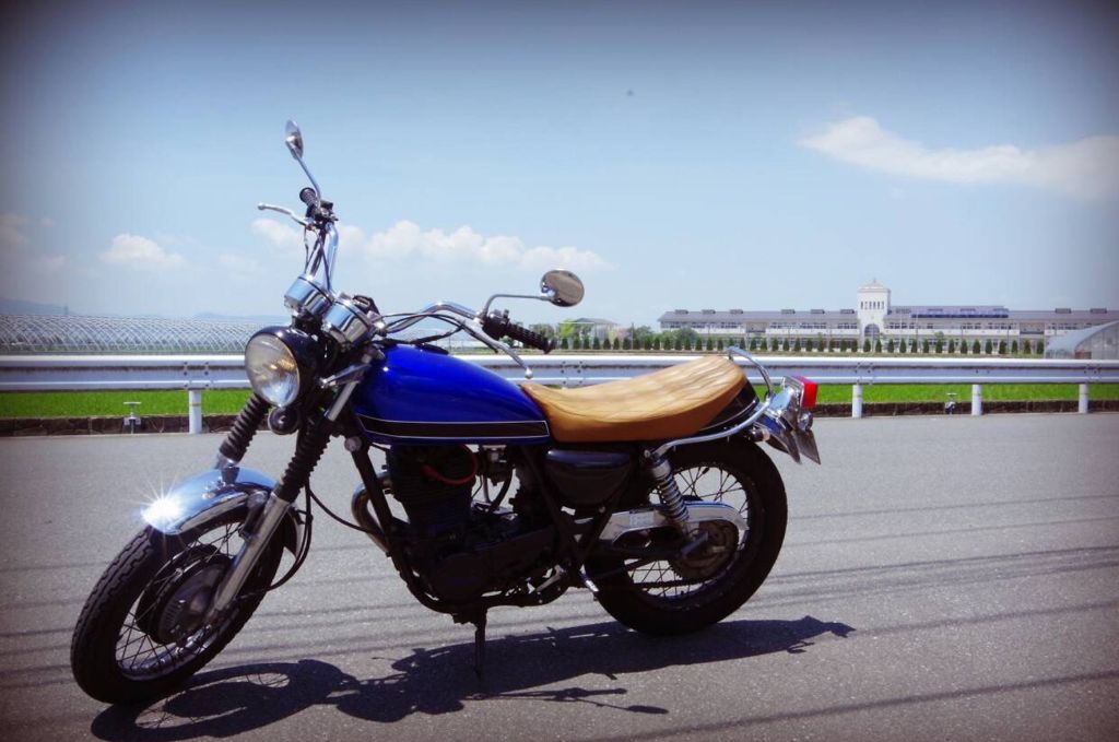 夏の青空に勝るバイクブルー