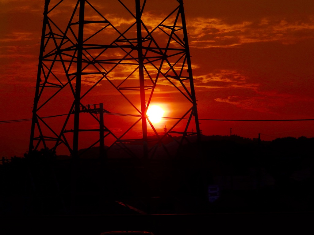 鉄塔越しの夕陽