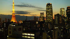 東京タワーのイルミネーションと夕焼け