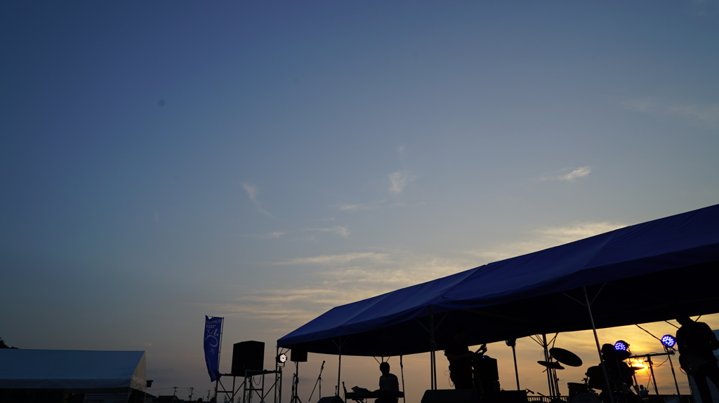 出雲崎ストリートジャズフェスティバル、jajaと夕陽のコラボレーション