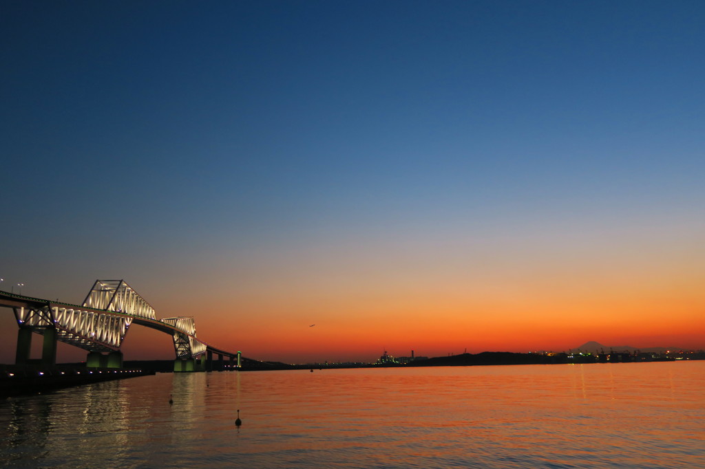 東京ゲートウェイブリッジの夕焼け