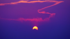 都庁45階からの夕陽:七夕特別クジラハート型