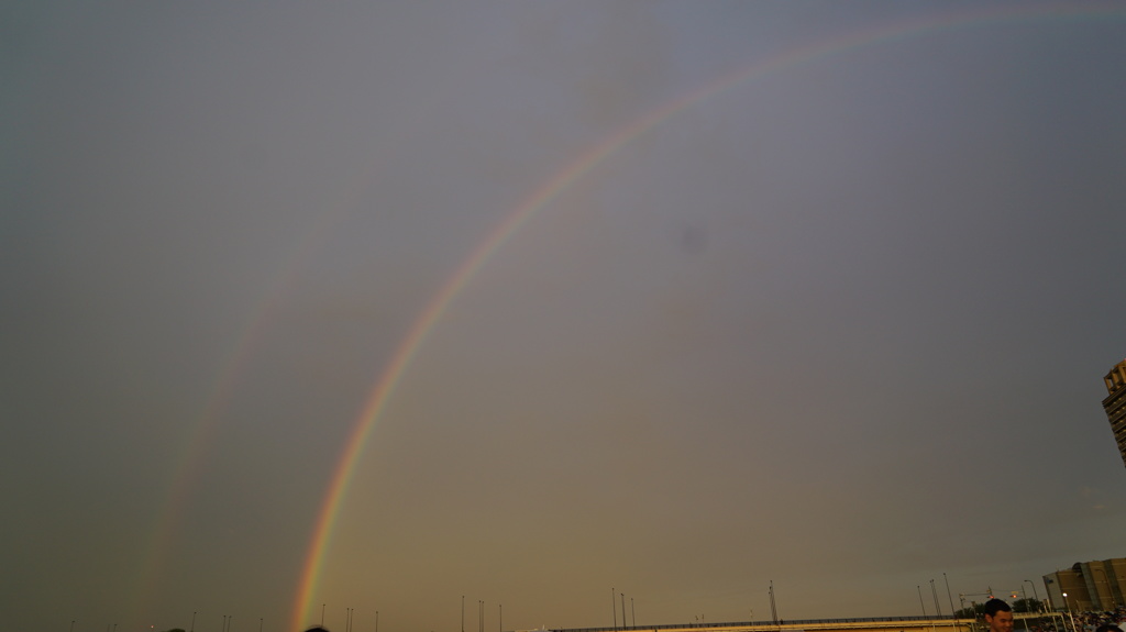足立花火大会開前のダブル　レインボー