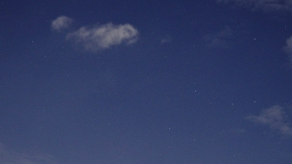 ハート形の雲と星空
