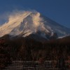 雪煙舞う朝
