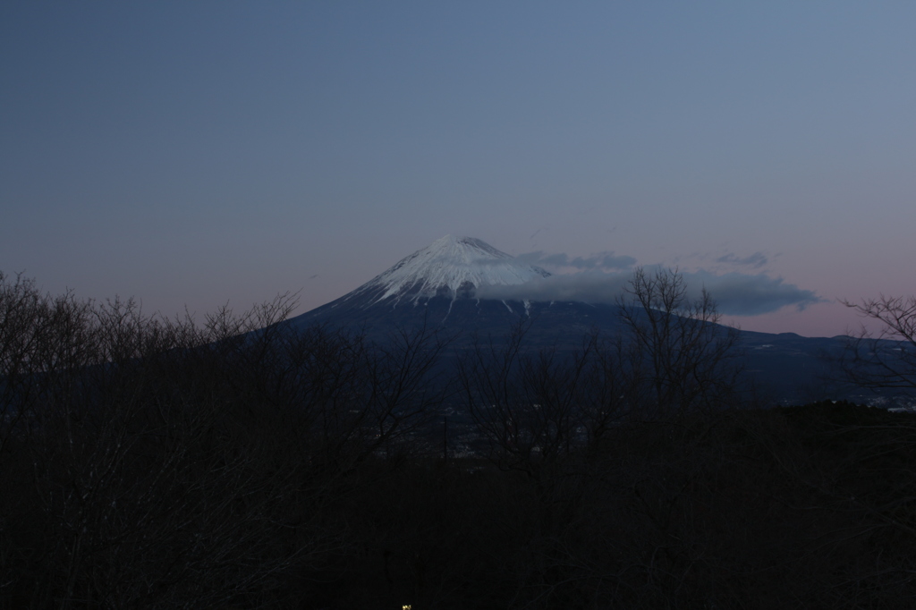 陽は落ちて…