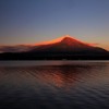 焼ける雲をなびかせて…