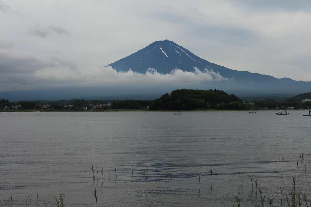曇り空と流れる雲…