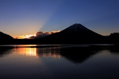 雲隠れと光芒と