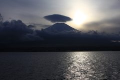 笠雲、頂の上に…
