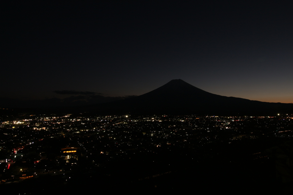 陽は沈み…そして夜へ…。