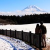 二人の目線の先には…