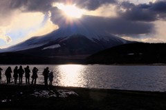 奇跡の瞬間は雲に阻まれ…