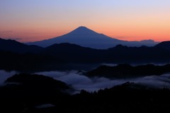 流るる雲と燃ゆる空