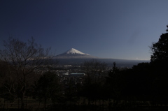 抜けるような青空と…。