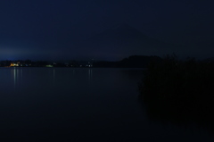 湖畔の夜は更けて…