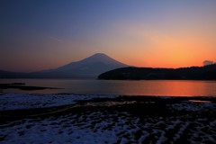 空と水面が染まるとき