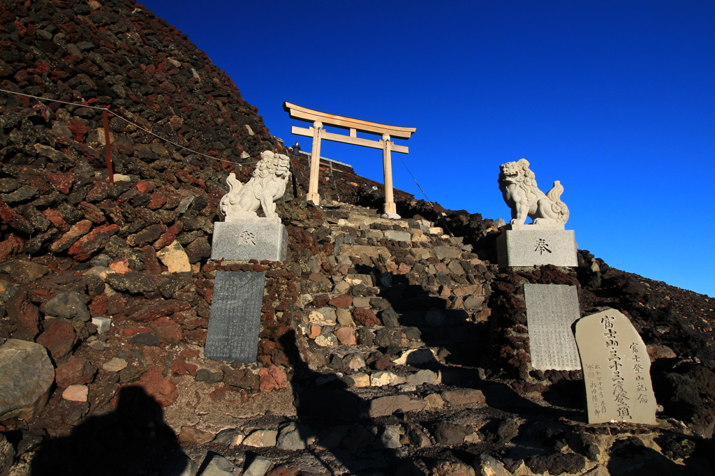 山頂の玄関口