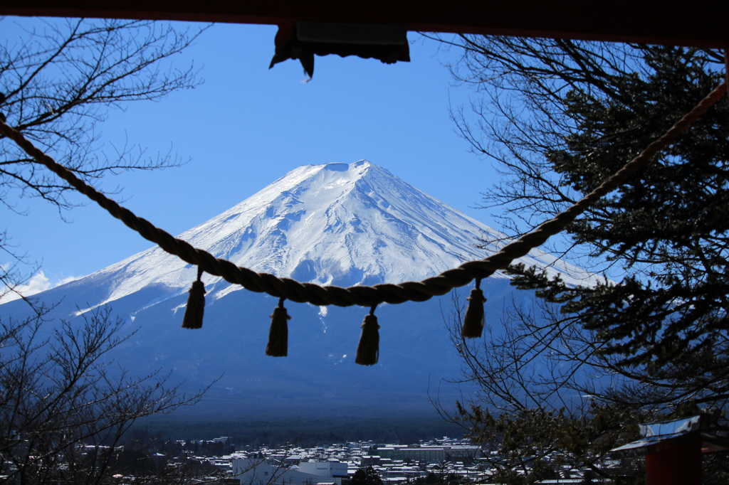 階段下りて…
