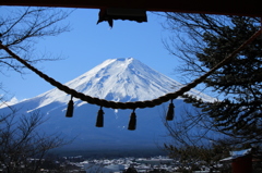 階段下りて…