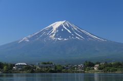 湖畔より望む