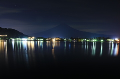 夜更けの湖畔にて…。