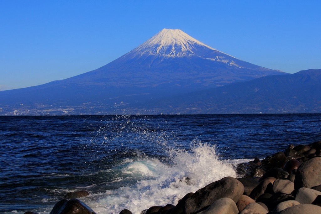 白波立つ岸辺にて