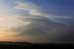 無情にも、雲が流れて…。