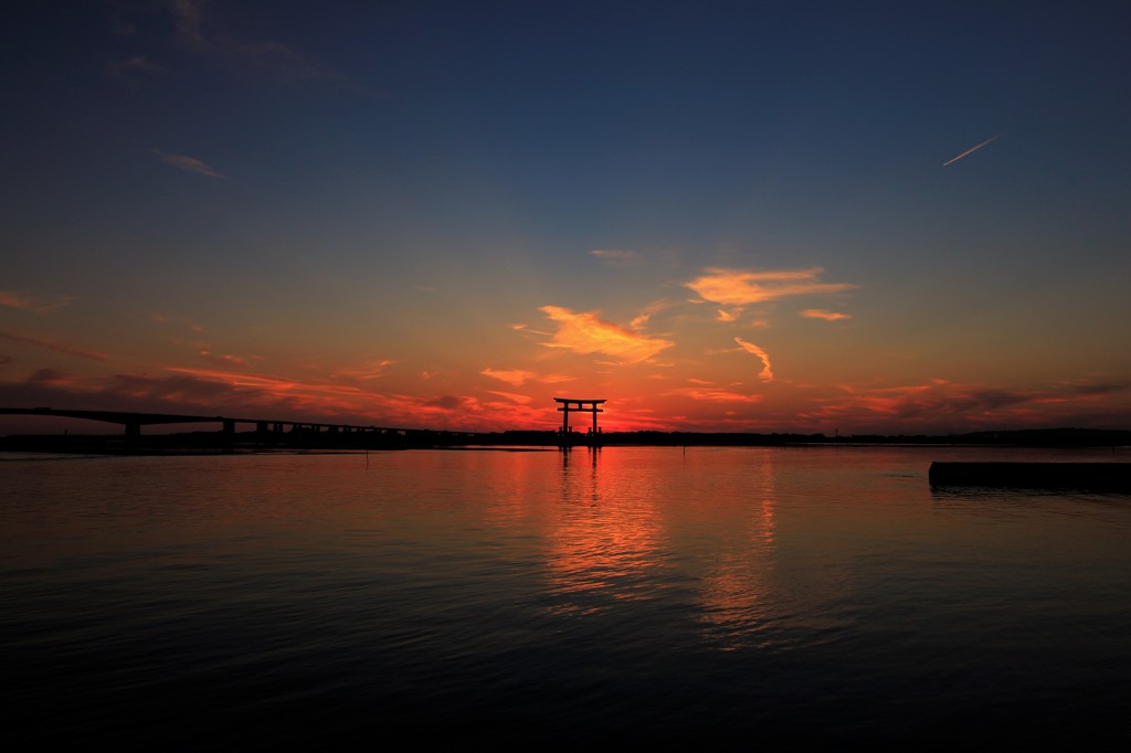 黄昏どき、空と湖と。