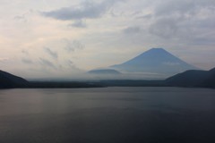 巨大な鳥は形を変えて…