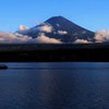 遊覧船、流るる雲と…。